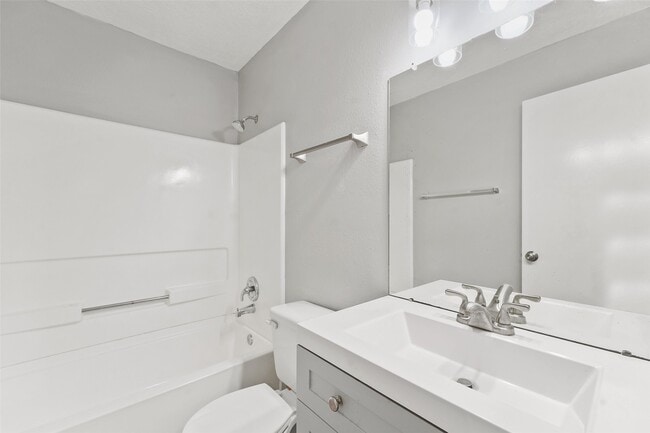 Building Photo - 6011 Beaconridge Dr