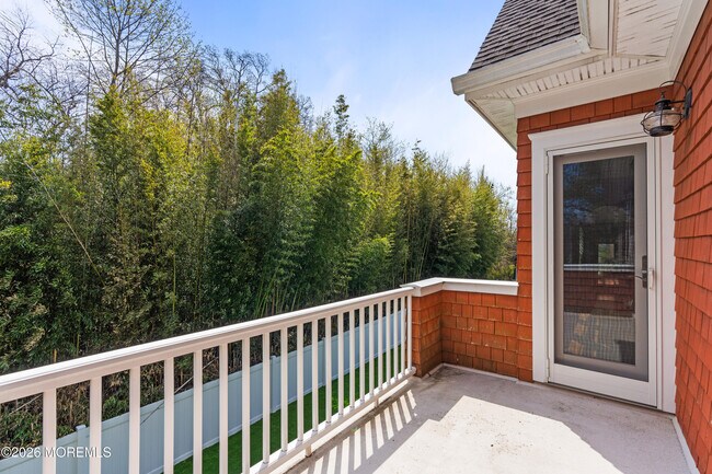 Building Photo - 558 Cedar Ave