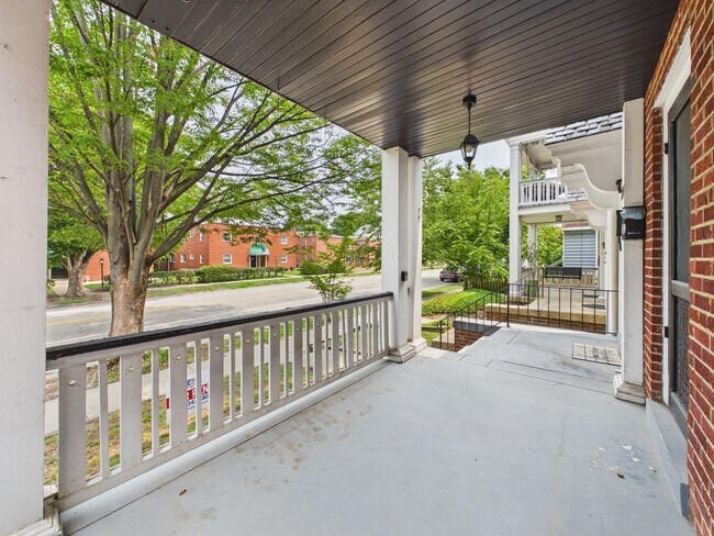 Building Photo - 3543 Grove Ave