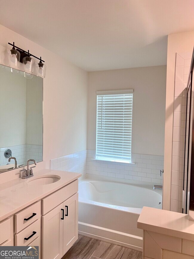 Building Photo - 116 N Auburn Landing Pl