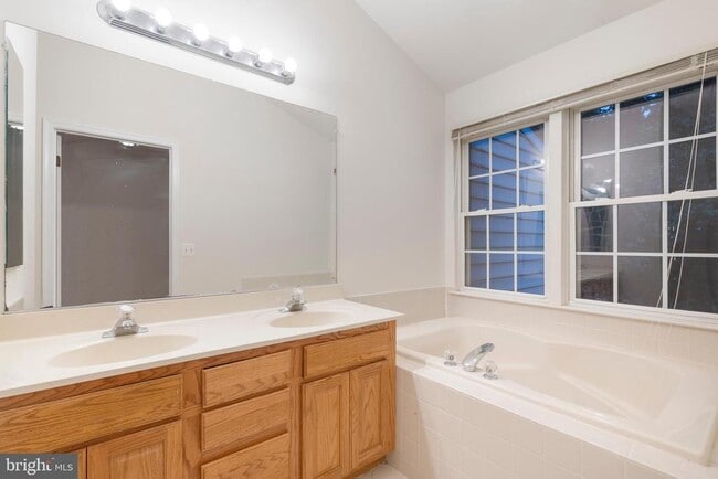 Building Photo - 4021 Fairfax Center Hunt Trail
