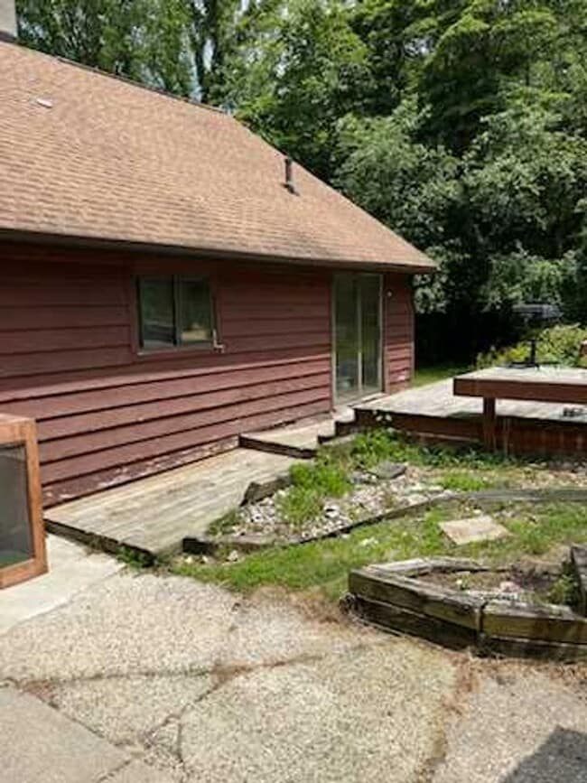 Building Photo - 2 bedroom, 1 bath house