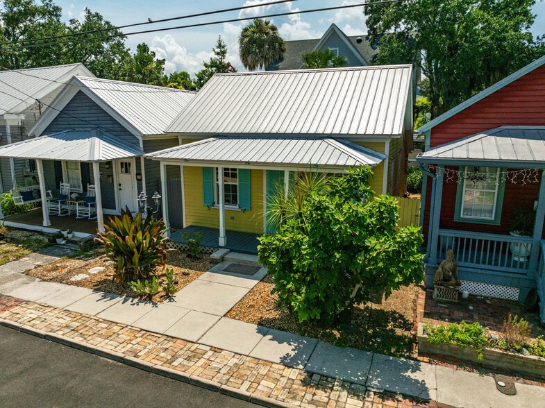 Building Photo - 72 Abbott St