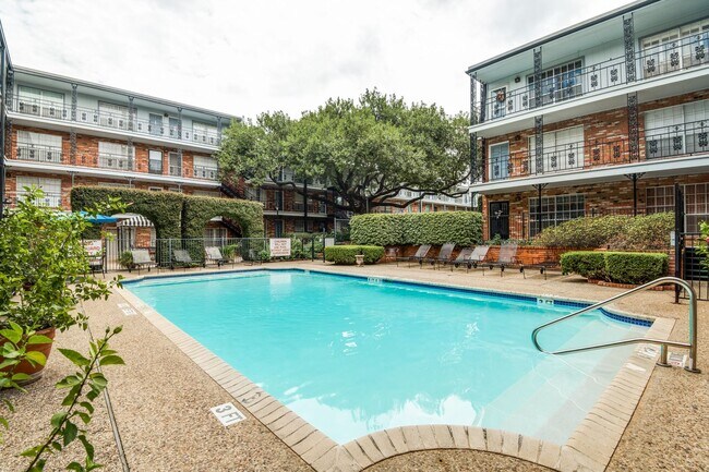 Building Photo - BEAUTIFUL ALAMO HEIGHTS CONDOMINIUM AT THE GEORGIAN