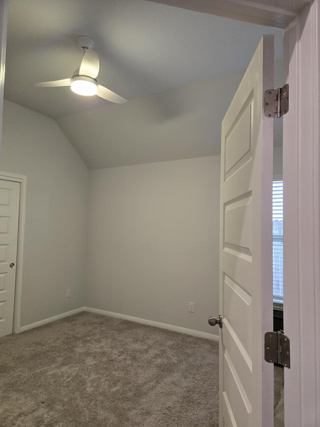 Building Photo - Gorgeous First Time Rental, 4 bed, 3 full bath in highly desirable Hills of Bear Creek