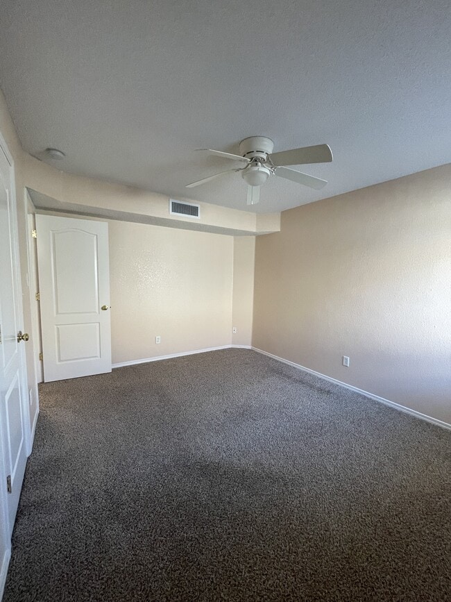 Building Photo - 3425 Scarlet Point Dr