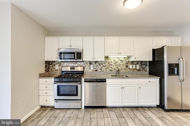 Building Photo - 31 Lambourne Rd