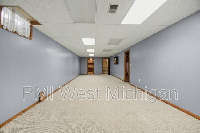 Building Photo - 6593 Crownpointe Dr SW