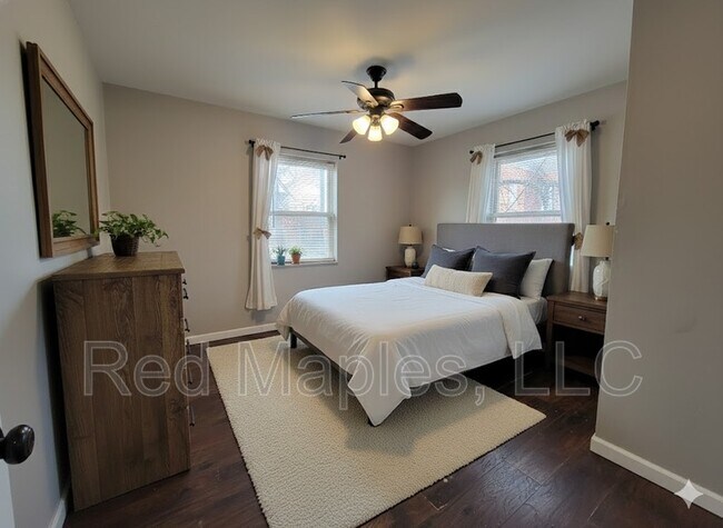 Building Photo - 321-325 Iron St