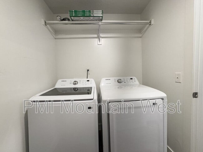 Building Photo - 875 S Depot St