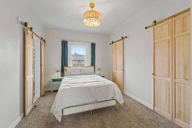 Building Photo - Beautifully Remodeled 3-Bedroom Home with Modern Upgrades