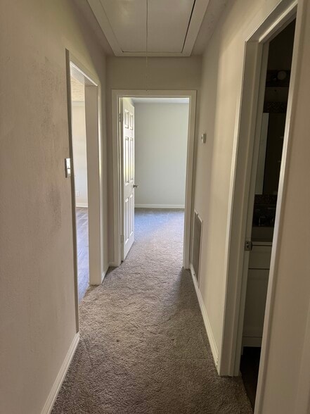 Building Photo - 230 N Holly Ave