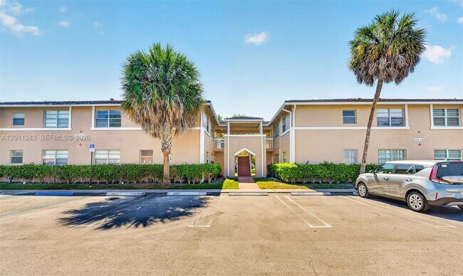 Building Photo - 1028 Twin Lakes Dr