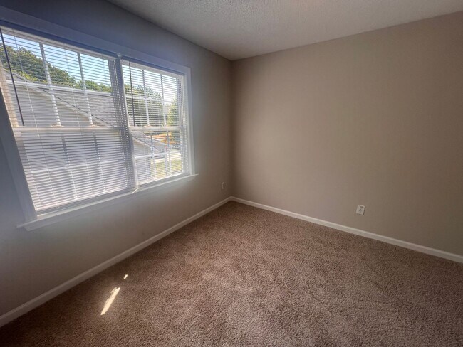 Building Photo - Charming 3-Bedroom Home with Endless Poten...