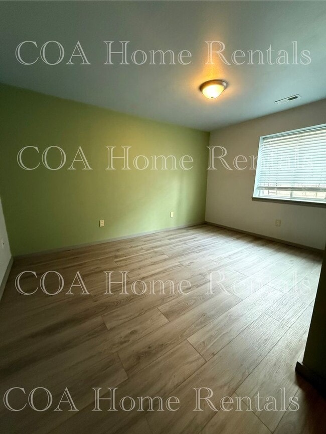 Building Photo - Midtown