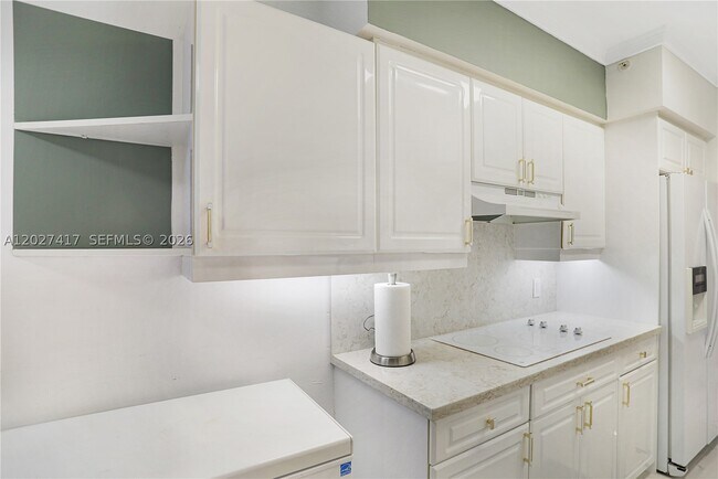Building Photo - 4775 Collins Ave