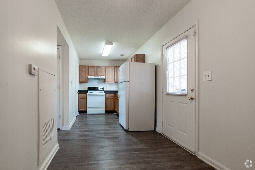 Primary Photo - Pendleton Townhome Apartments