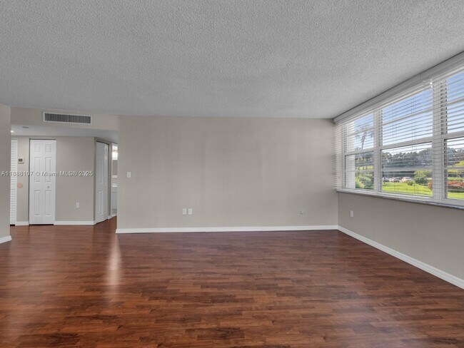 Building Photo - 1000 St Charles Pl