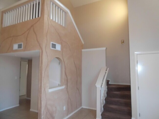 Building Photo - 2260 Tierra De Paz Way