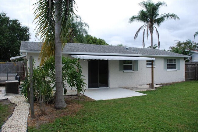 Building Photo - 1624 Springdale Dr