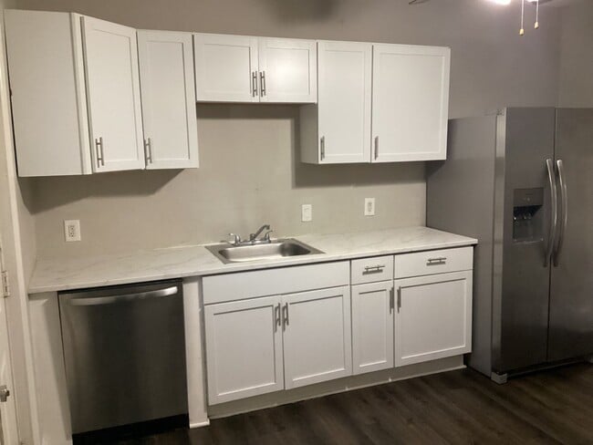 Building Photo - 1330 W Roache St