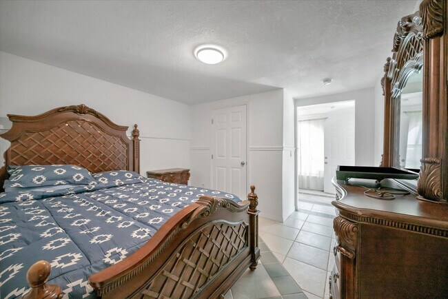 Building Photo - 4408 E Riverside Dr