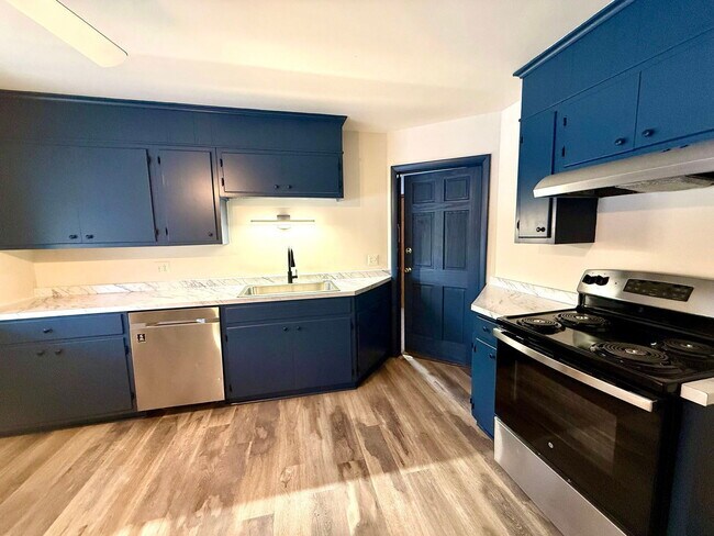 Primary Photo - 33 Grandview Dr