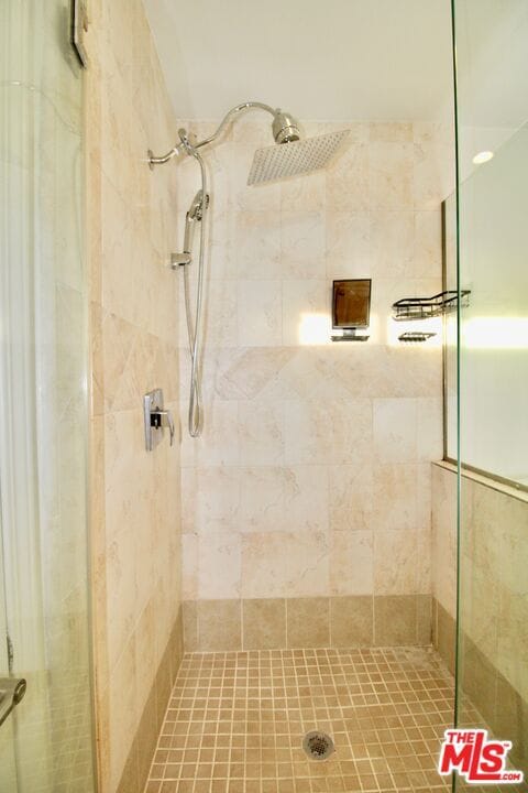 Building Photo - 7610 Kelvin Ave