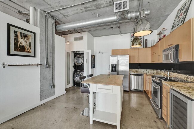 Building Photo - 444 NE 30th St