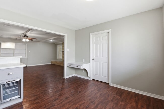 Building Photo - 7215 Ridge Oak Dr