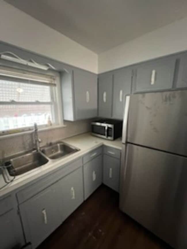 Building Photo - Spacious 3-Bedroom, 2-Bath Bungalow with G...