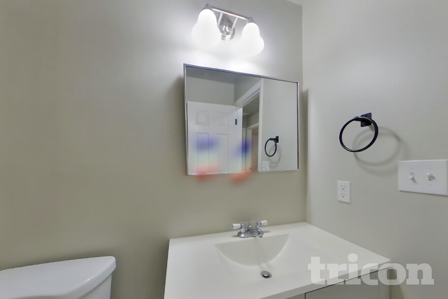 Building Photo - 4889 Milos Dr