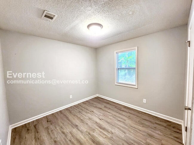 Building Photo - 727 W Creek Cir
