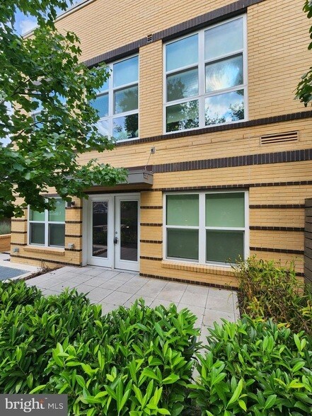 Building Photo - 1800 Mt Vernon Ave