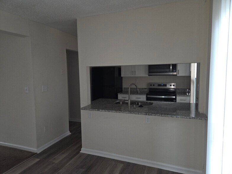 Building Photo - 1105 Commonwealth Place