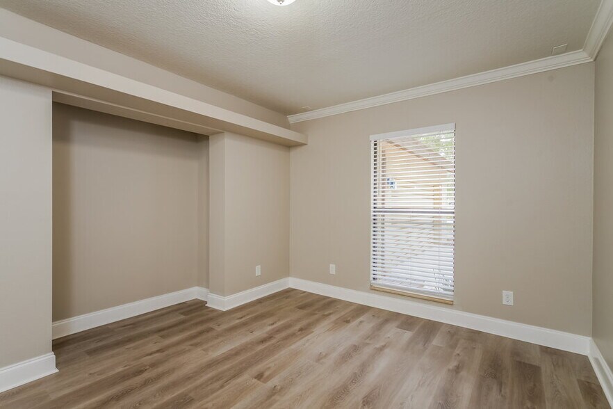 Building Photo - 1203 Trotwood Blvd