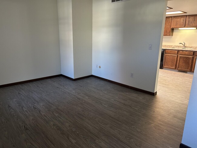 Building Photo - 778 Moccasin Trail