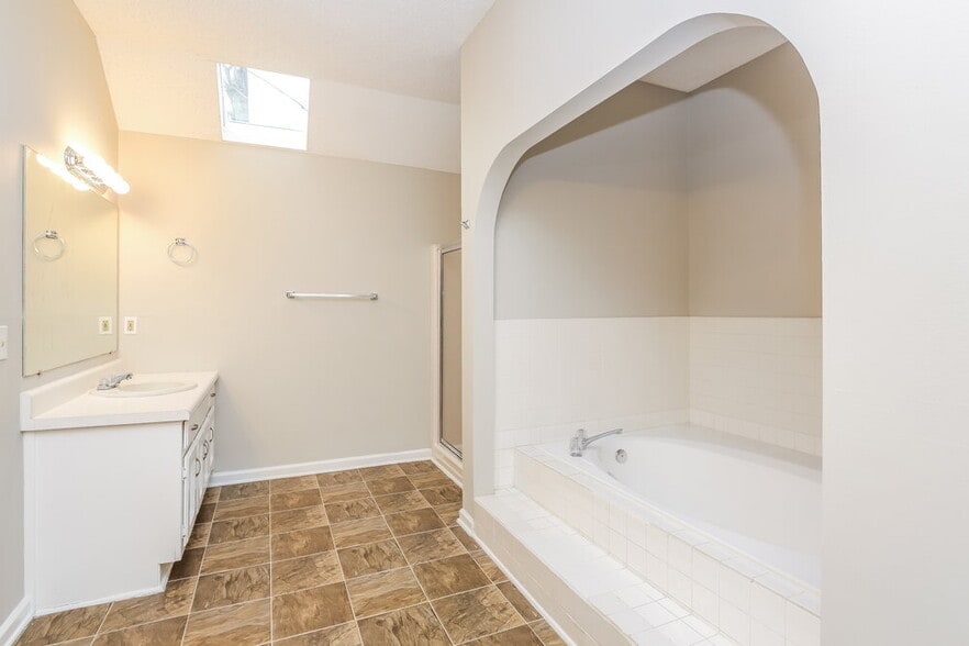 Building Photo - 2775 Waterford Park Dr