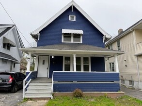 Building Photo - Newly renovated 3-bedroom, 1.5-bath home in Cleveland