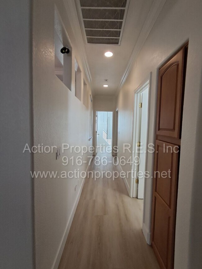 Building Photo - Action Properties R.E.S. Inc. Offering Beautiful Highland Park Single Story 3 Car, 4 Bedroom, Gar...