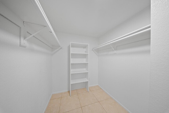 Building Photo - 220 N 22nd Pl