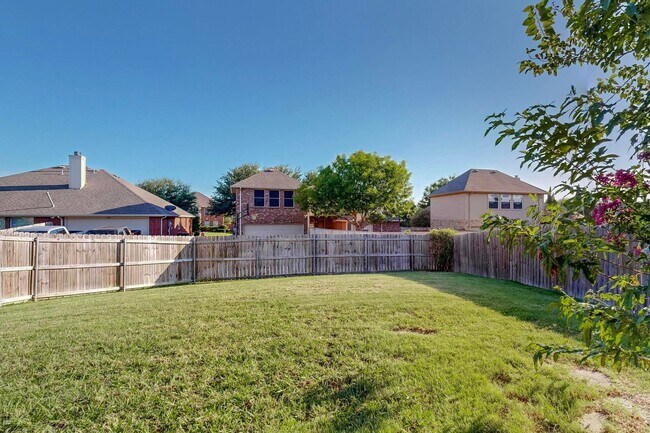 Building Photo - Spacious & Stylish Home in Quail Run-North...