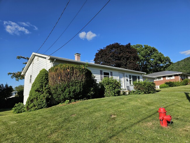 Building Photo - 135 Nittany St