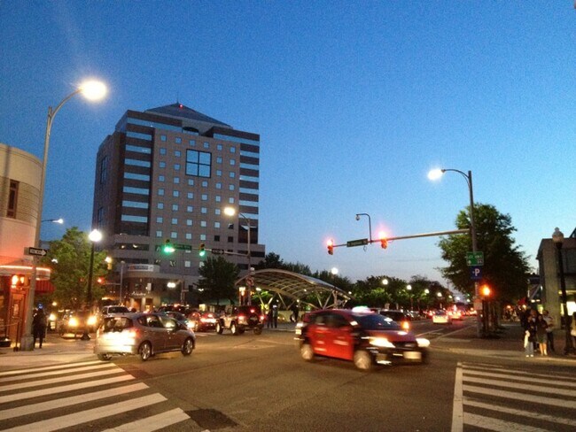 Building Photo - 1021 N Garfield St