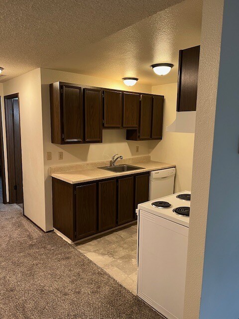 Building Photo - CedarCrest Apart - 2