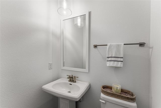 Building Photo - 1045 Bleriot Dr