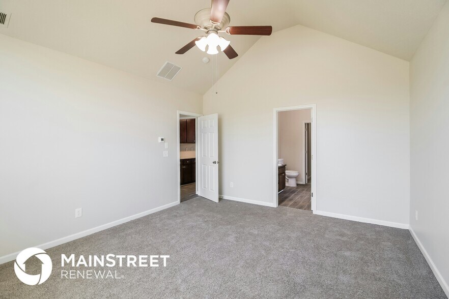 Building Photo - 5847 Colonnade Dr
