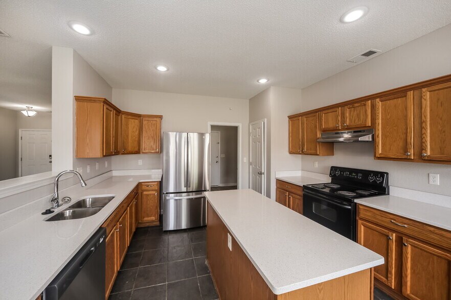 Building Photo - 7310 Green Ash Dr