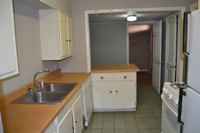 Building Photo - 1328 Marcia Rd