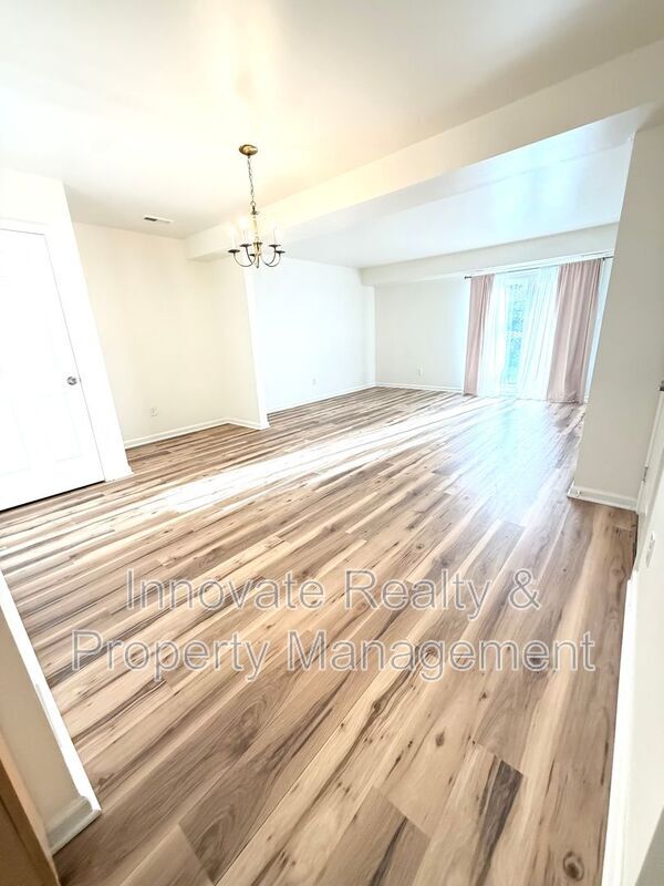 Building Photo - 304 Brookwood Dr
